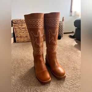 NEW WITH TAGS Dingo Women's Avalon Tall Fashion Boots - Tan
